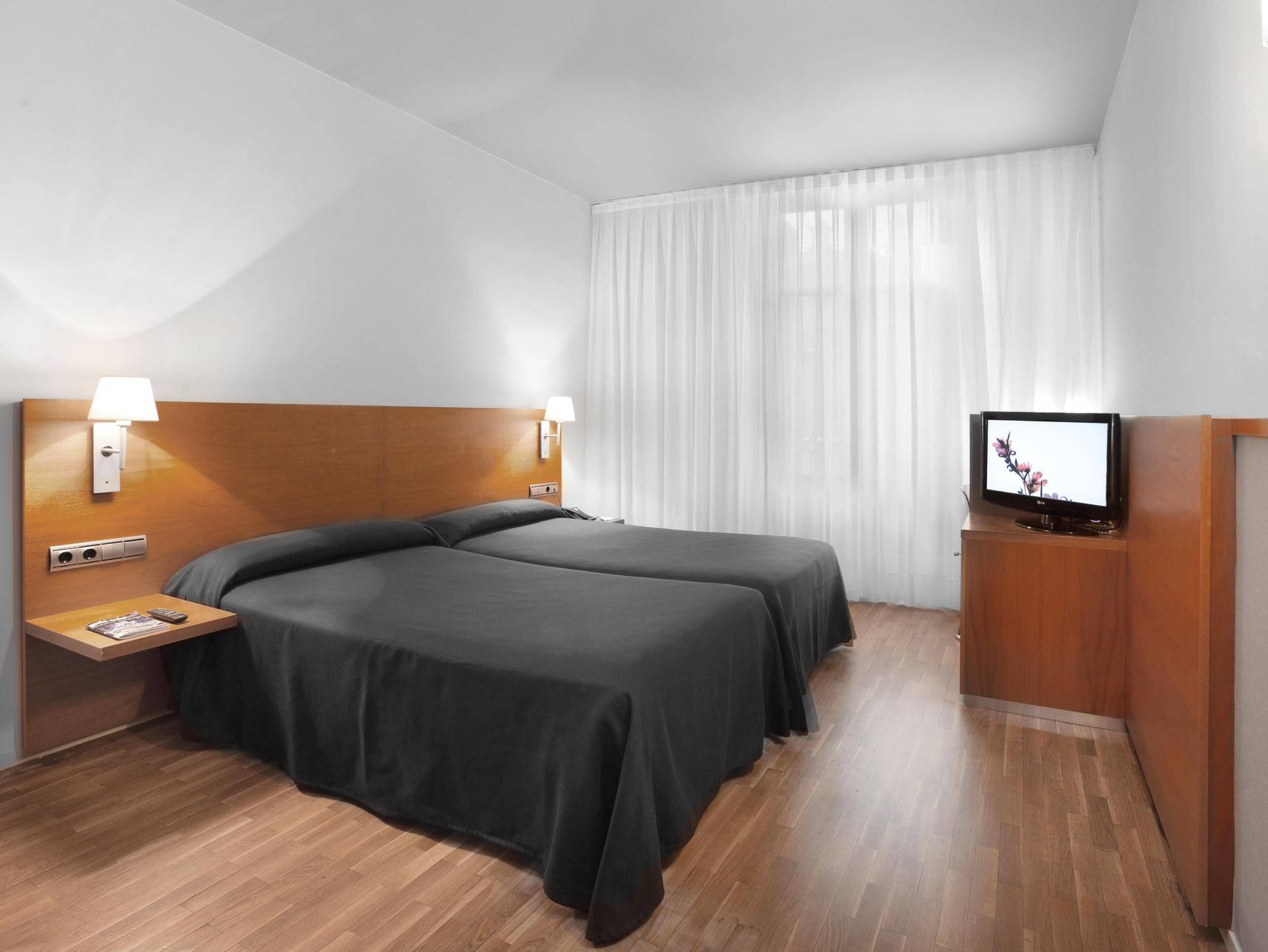 Hotel Onix Rambla 3*